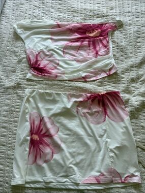 SHEIN White Two-Piece Skirt Set with Pink Floral Print